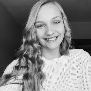 Meet your Posher, Hallie